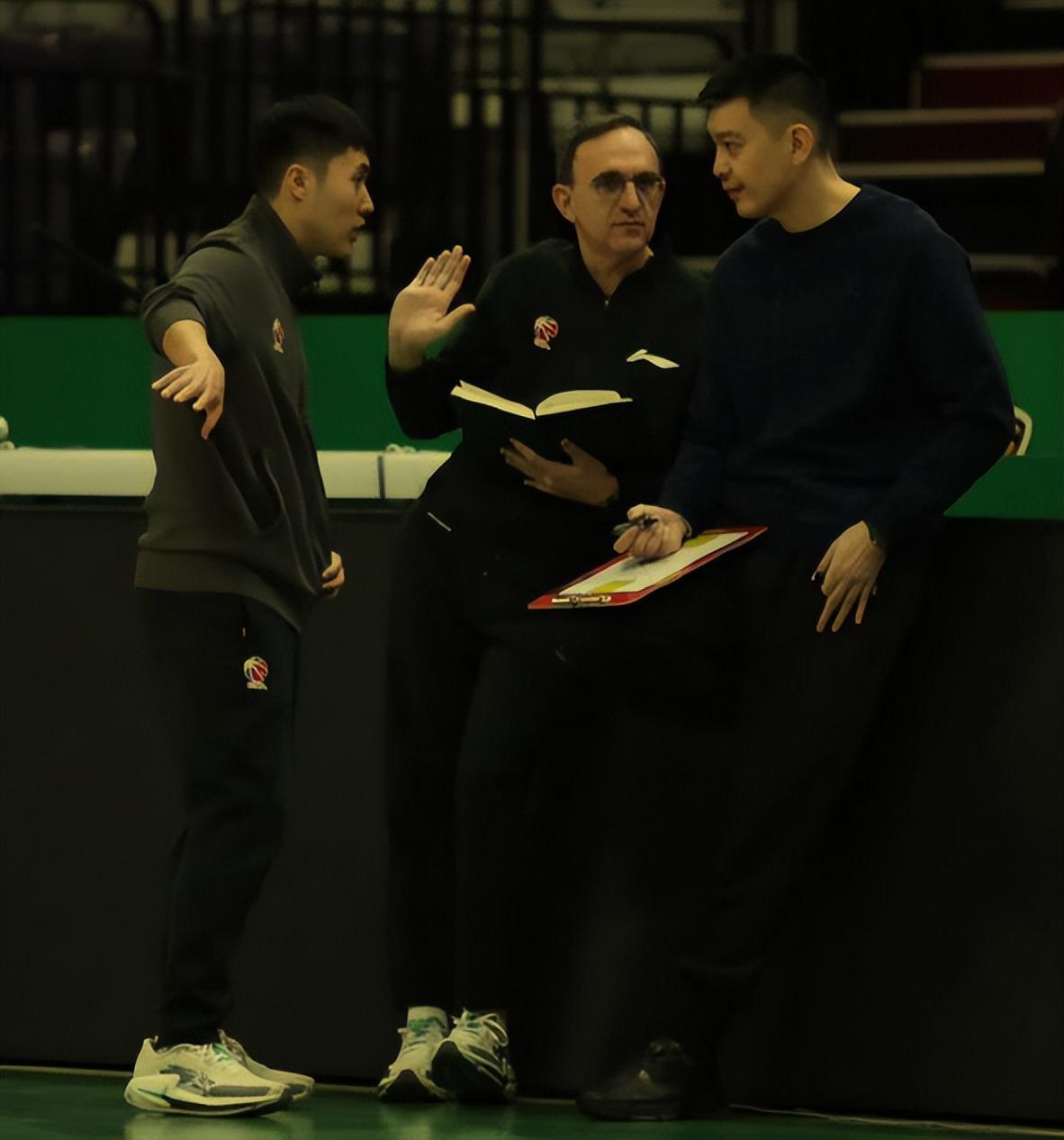 恭喜辽篮单场得分首过百+12人全登场，大胜四川52分止住4连败颓势