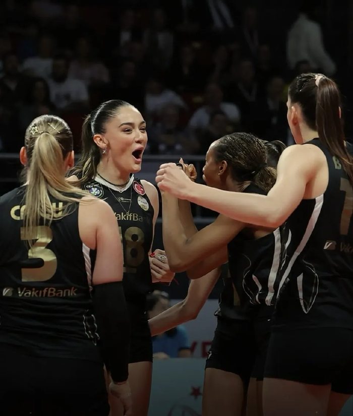 世界赛官网-决赛首回合崩盘！费内巴切惨败，瓦尔加斯拉胯，赛季恐四大皆空|瓦基弗银行|费内巴切女排|女排|球队|比赛_新浪新闻