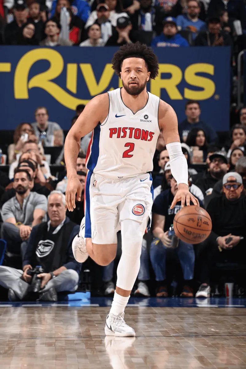 英雄联盟世界赛-坎宁安穿着Cut3迎来复出，得到13分5篮板10助攻