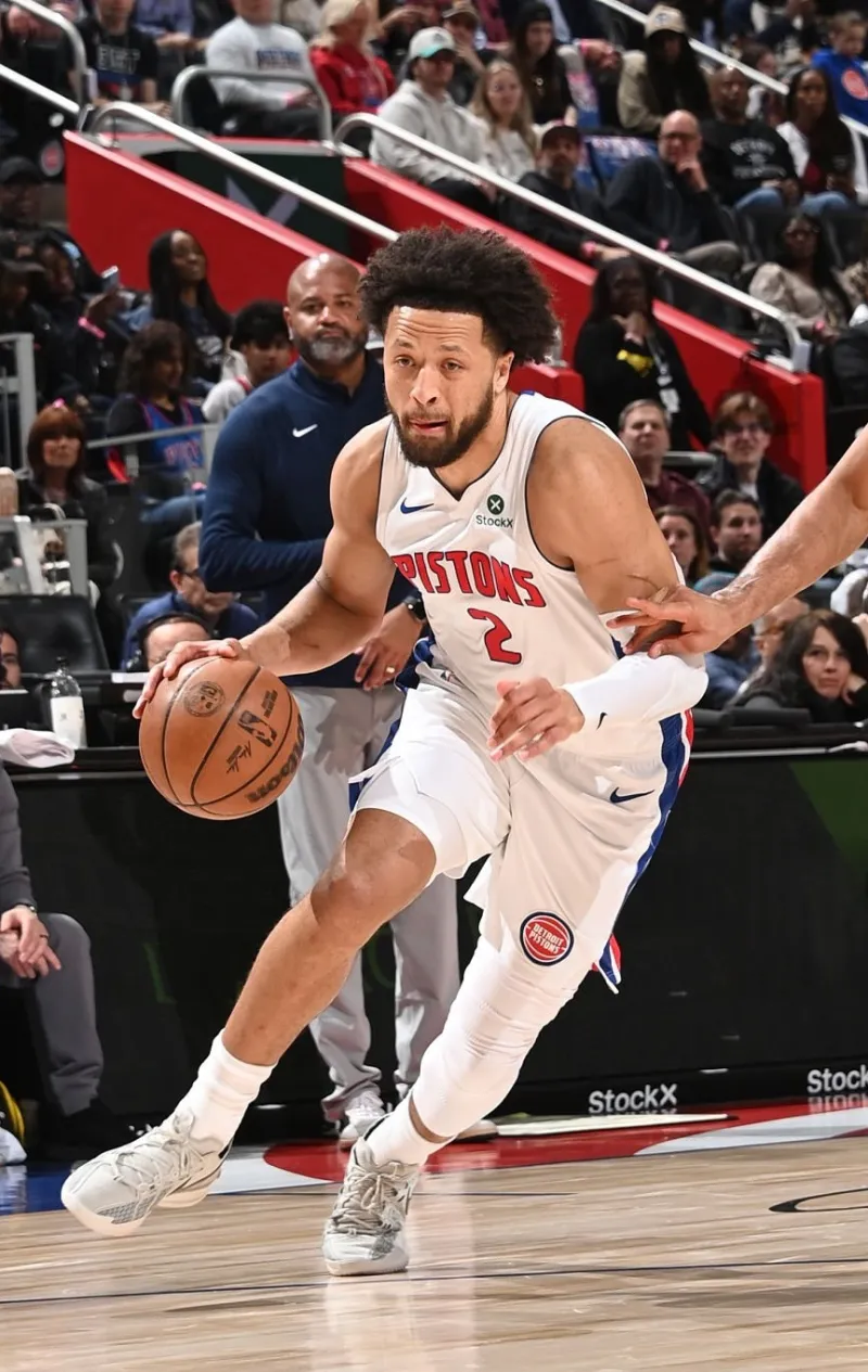 英雄联盟世界赛-坎宁安穿着Cut3迎来复出，得到13分5篮板10助攻